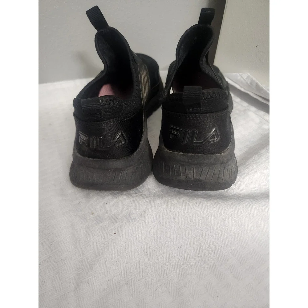 Fila Mens Slip On Mesh Athletic Sneakers Triple Black Size 8.5 Running Shoes